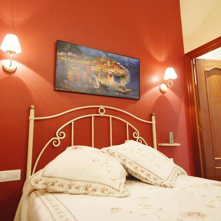 Hostal Orleans Barcelona Bagian luar foto