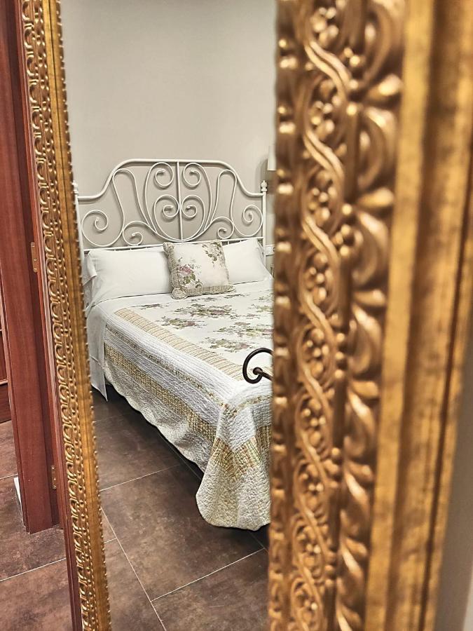Hostal Orleans Barcelona Bagian luar foto