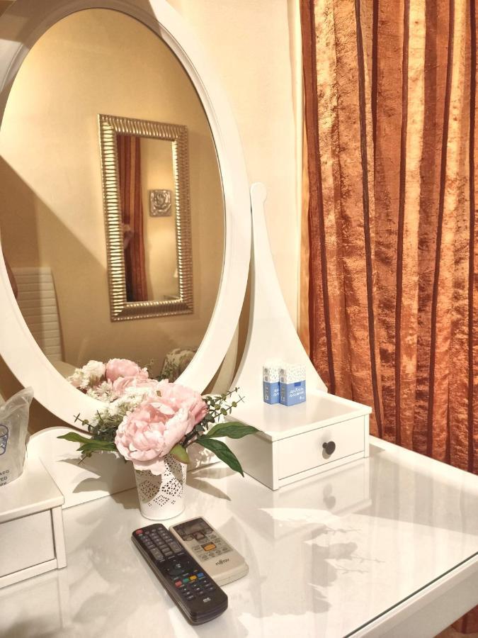 Hostal Orleans Barcelona Bagian luar foto