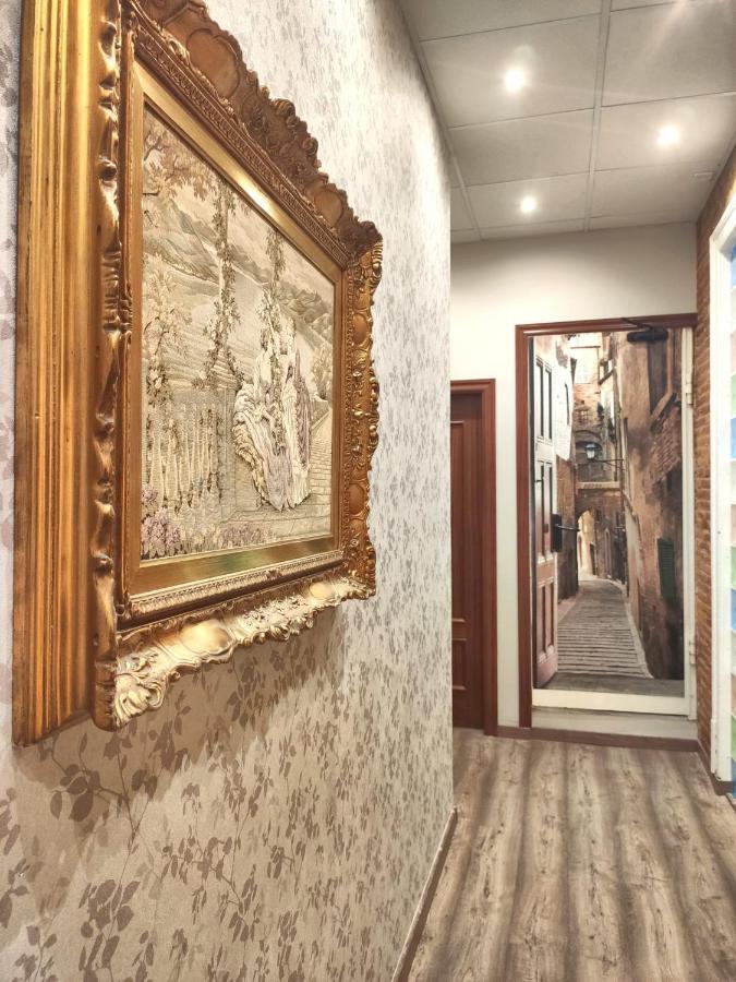 Hostal Orleans Barcelona Bagian luar foto