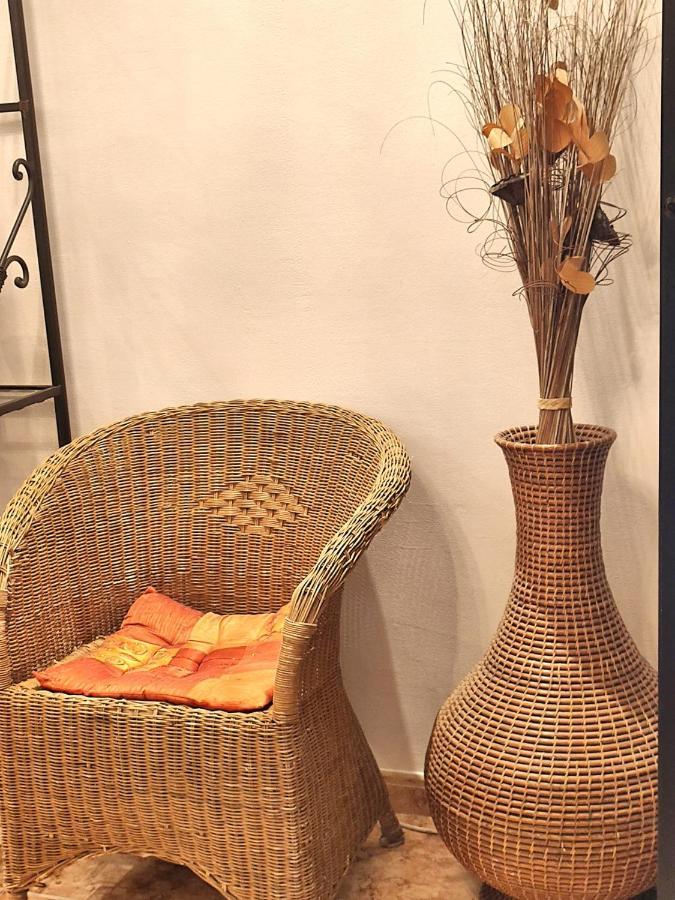Hostal Orleans Barcelona Bagian luar foto