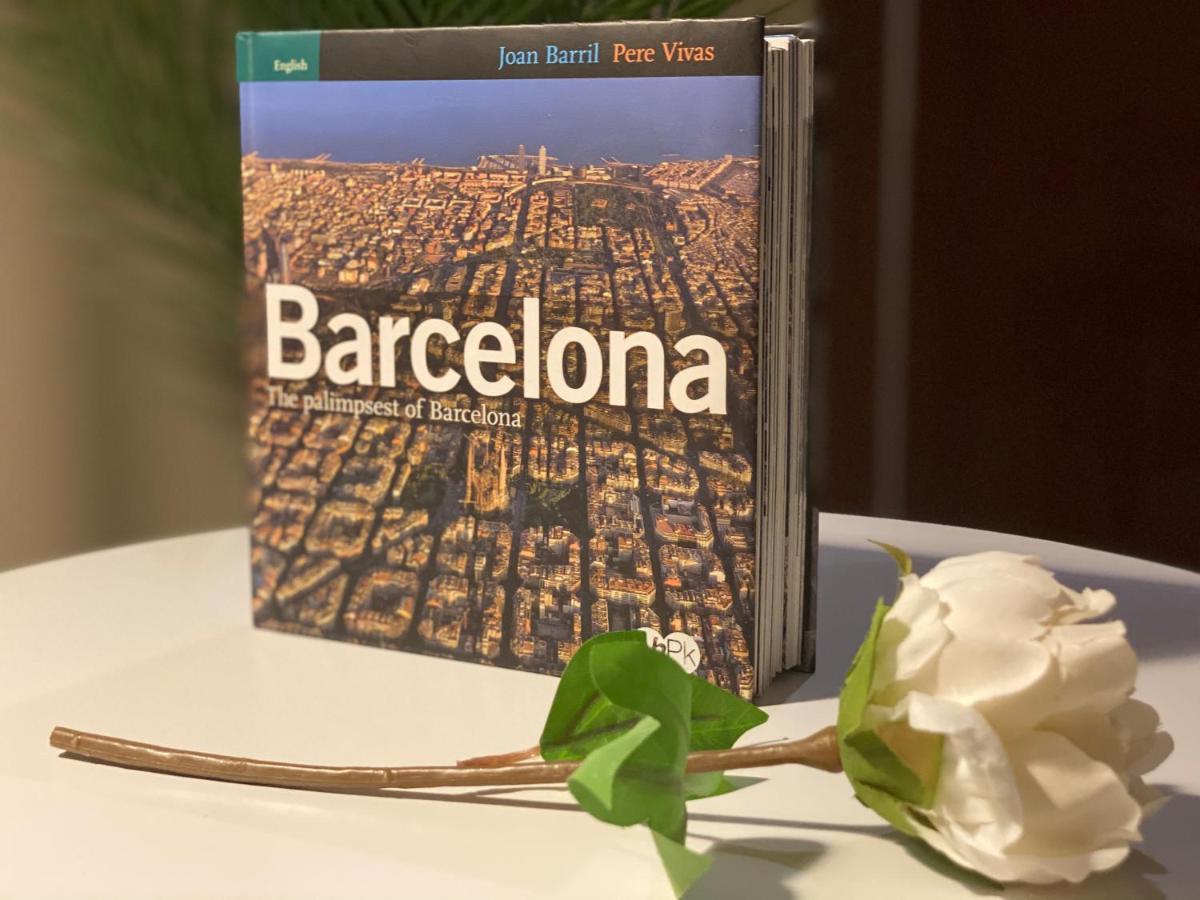 Hostal Orleans Barcelona Bagian luar foto