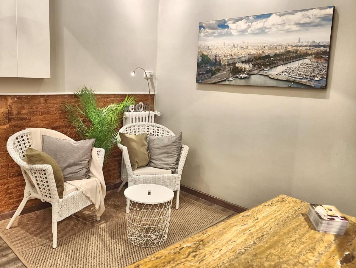 Hostal Orleans Barcelona Bagian luar foto