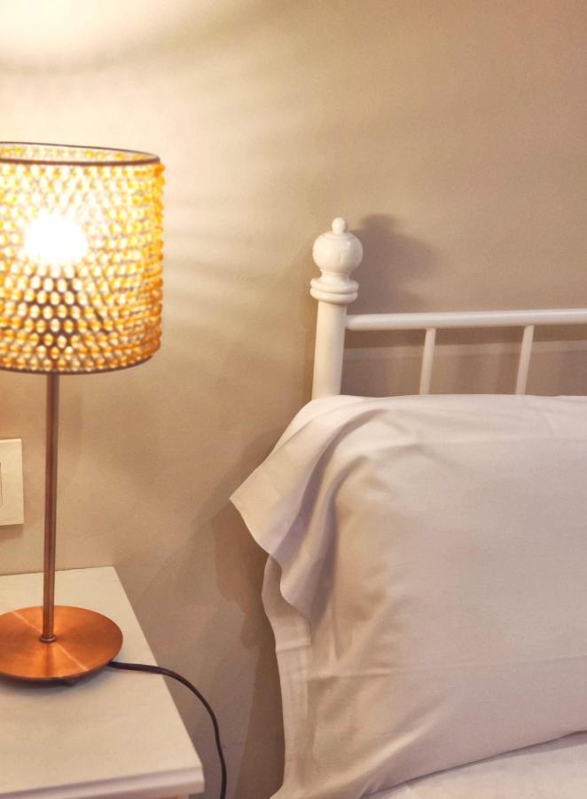 Hostal Orleans Barcelona Bagian luar foto