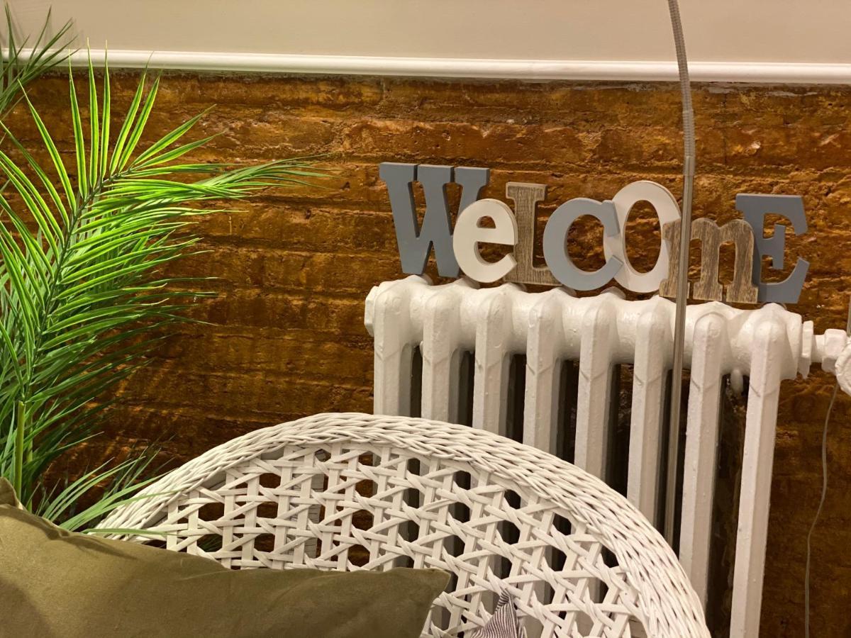 Hostal Orleans Barcelona Bagian luar foto