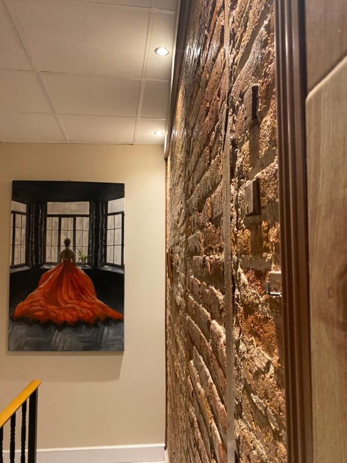 Hostal Orleans Barcelona Bagian luar foto