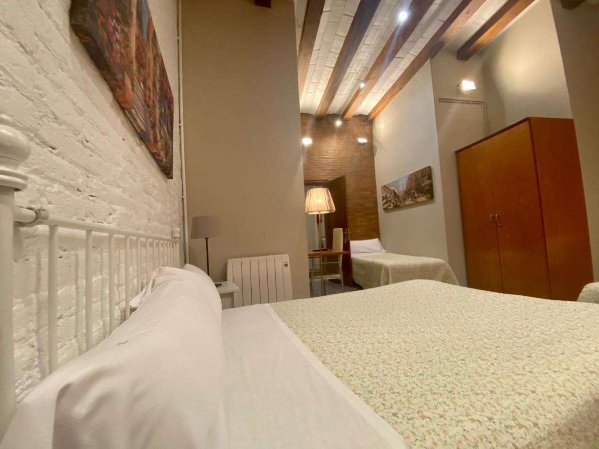 Hostal Orleans Barcelona Bagian luar foto
