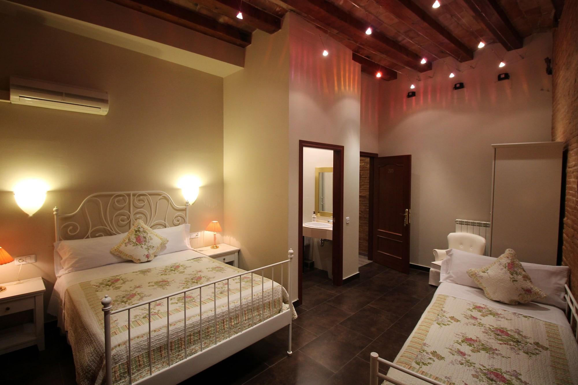Hostal Orleans Barcelona Bagian luar foto