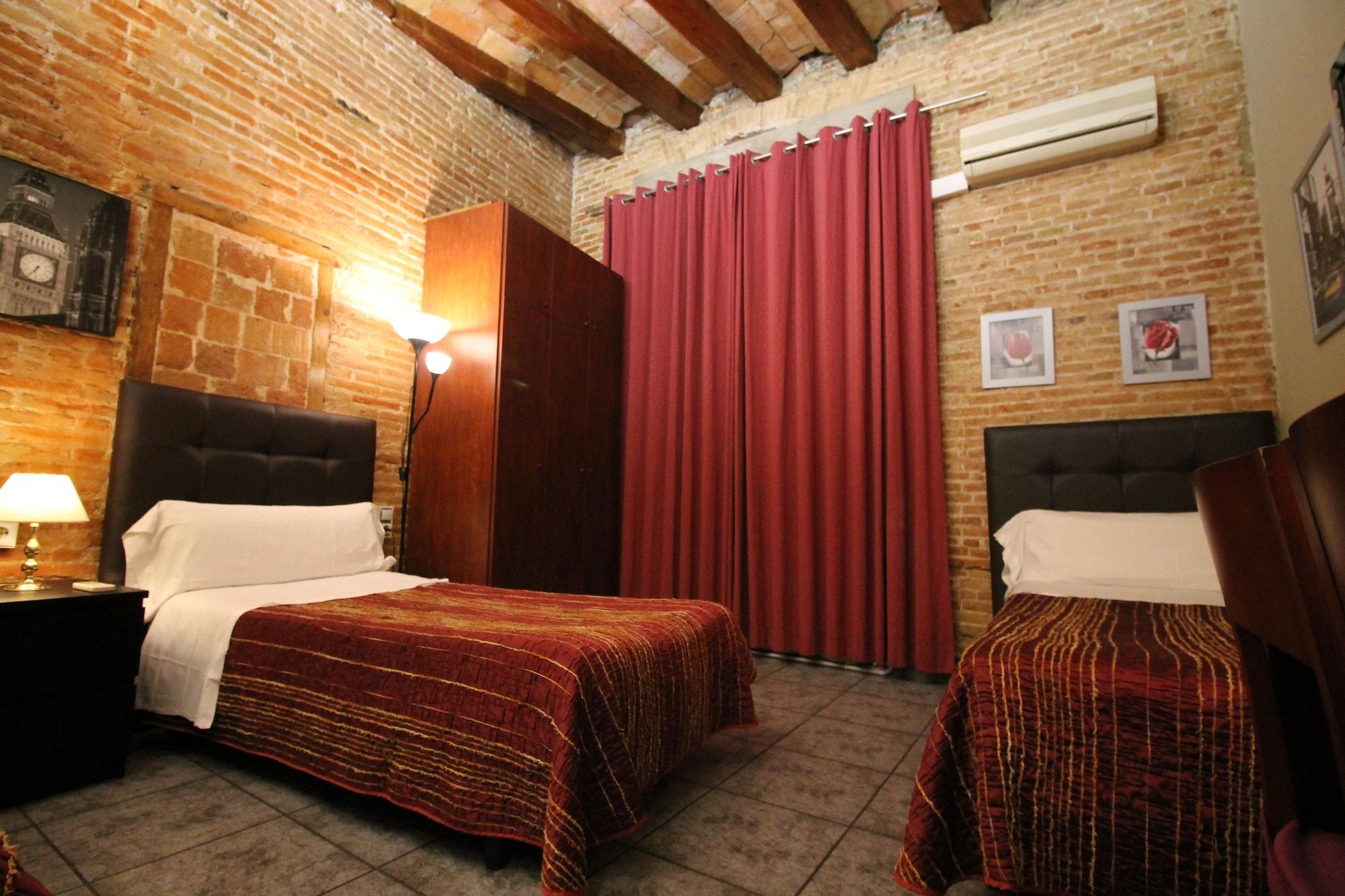 Hostal Orleans Barcelona Bagian luar foto