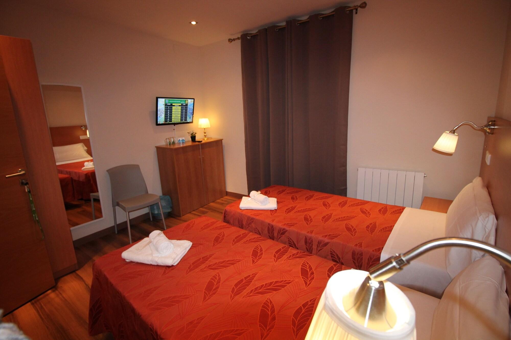 Hostal Orleans Barcelona Bagian luar foto