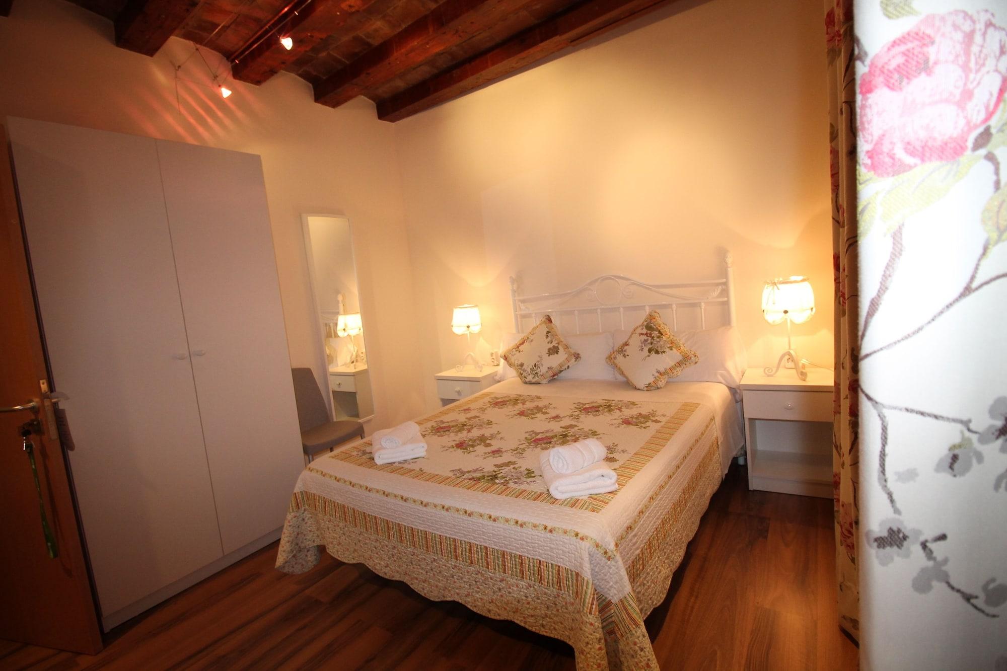 Hostal Orleans Barcelona Bagian luar foto