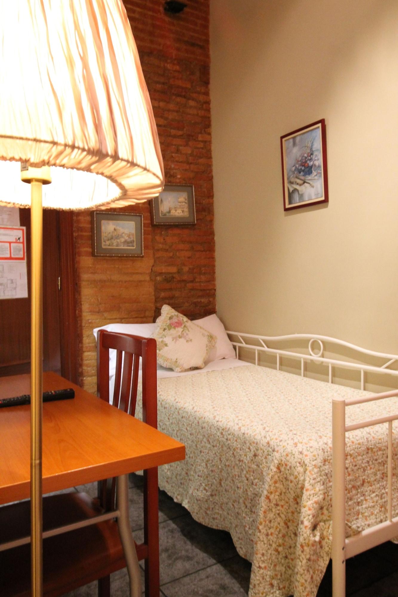 Hostal Orleans Barcelona Bagian luar foto