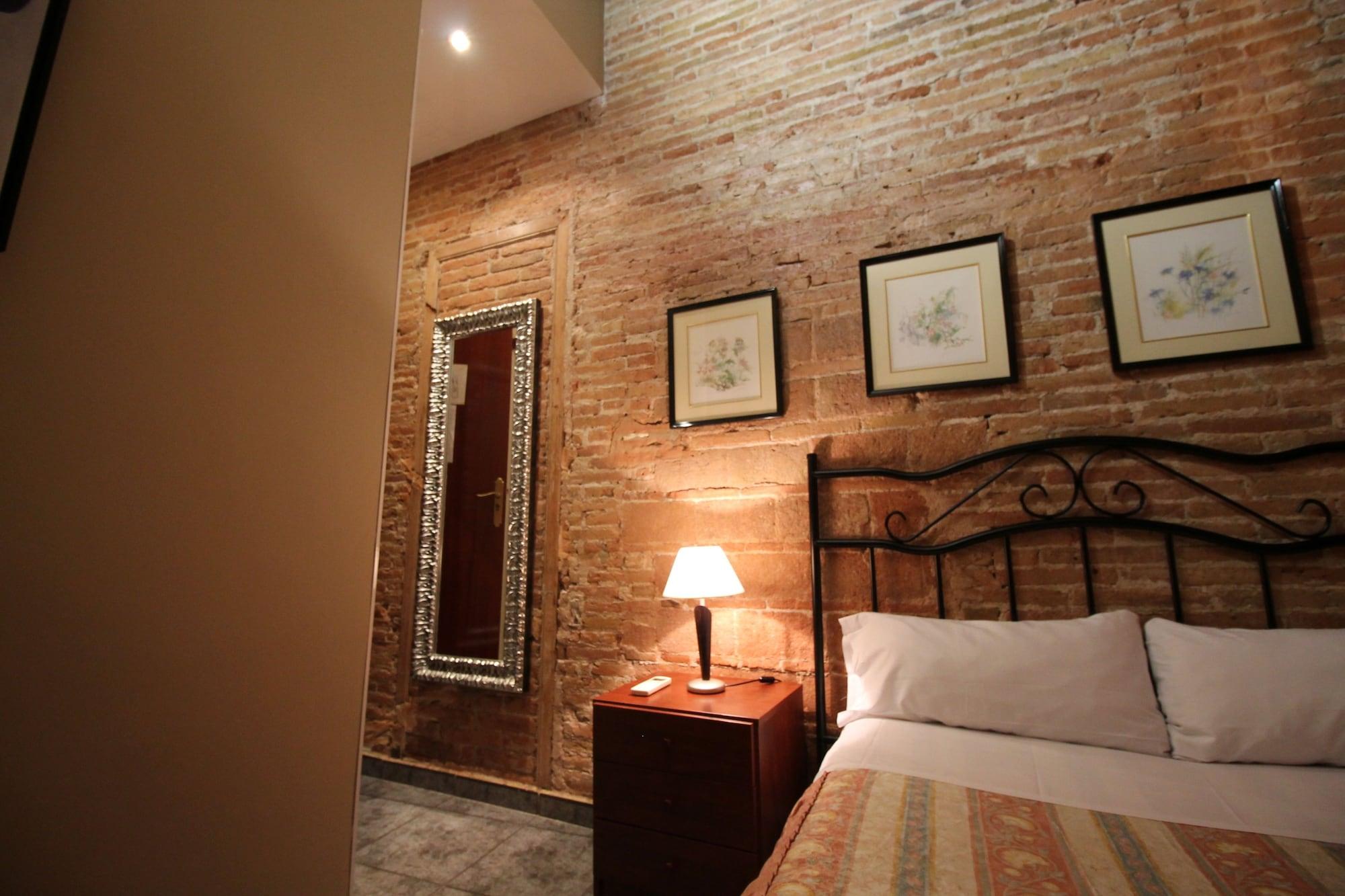 Hostal Orleans Barcelona Bagian luar foto