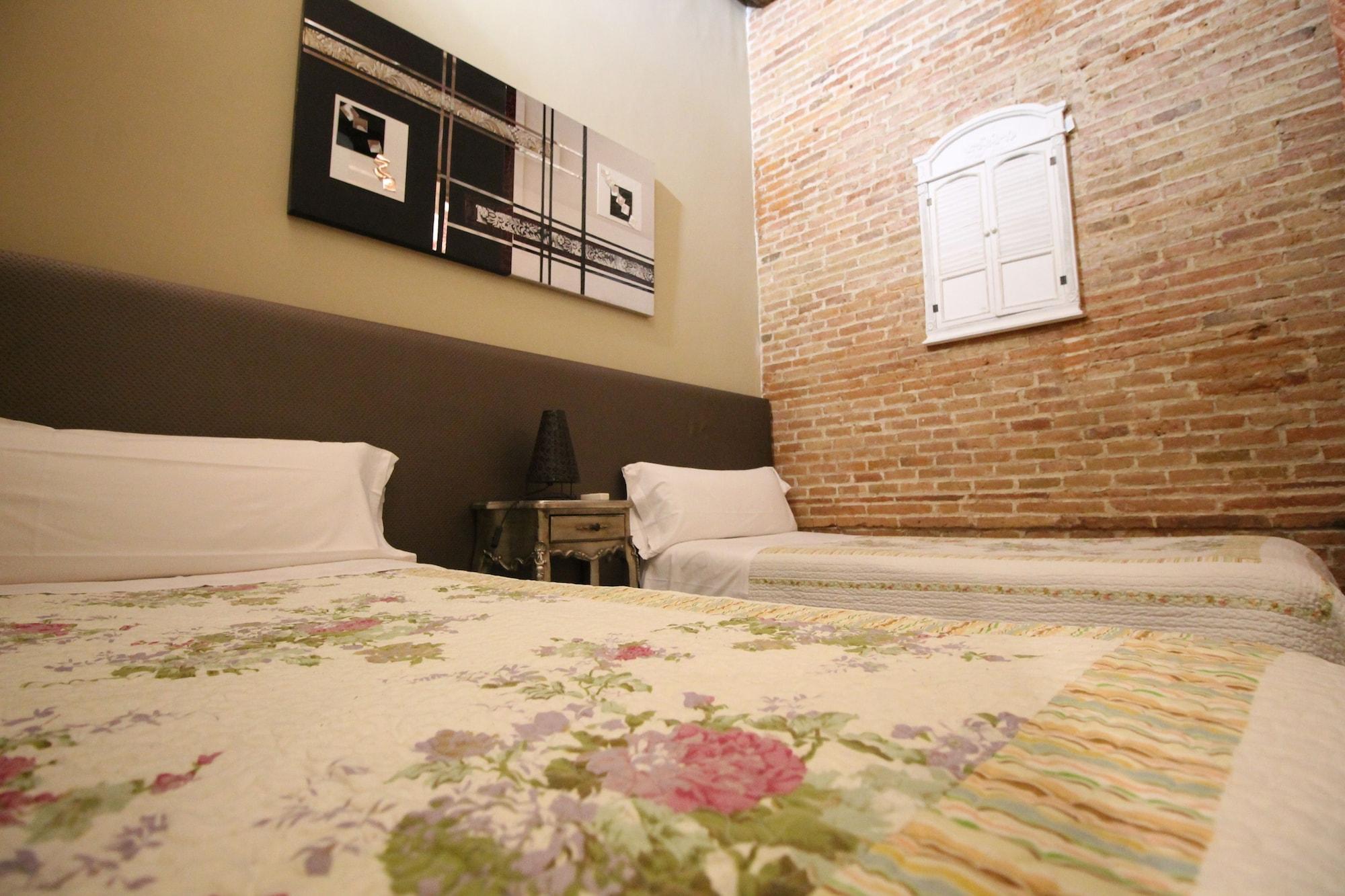 Hostal Orleans Barcelona Bagian luar foto