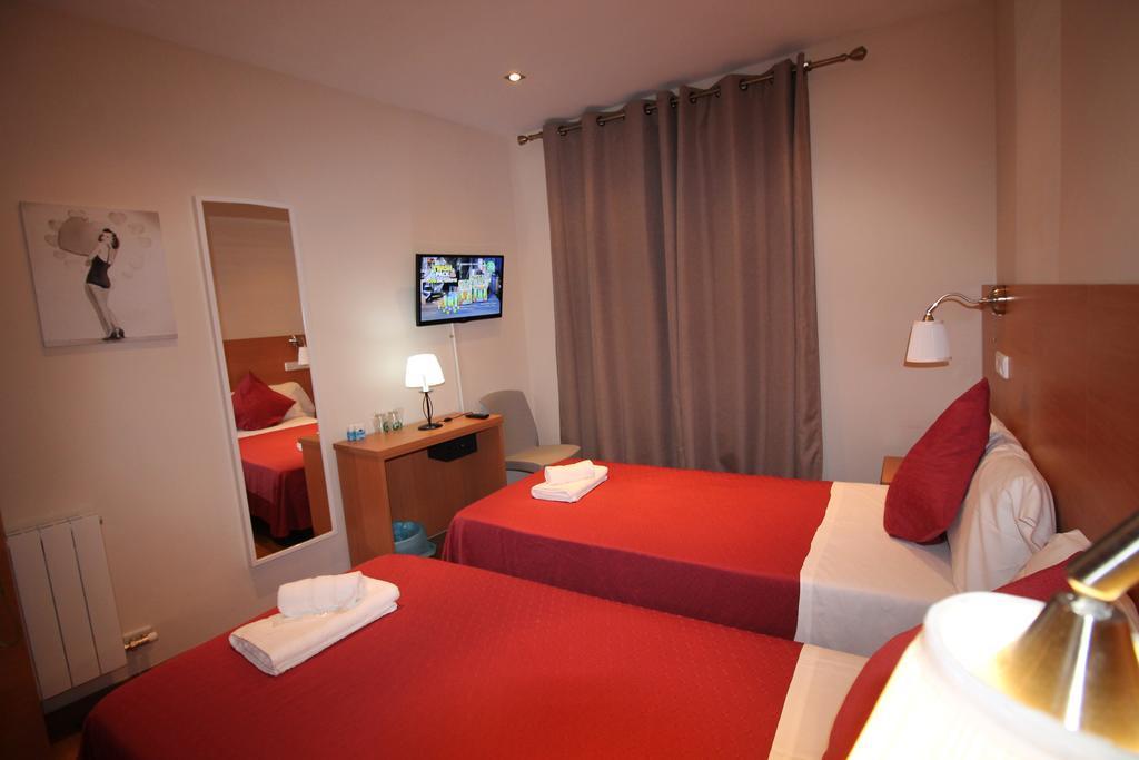 Hostal Orleans Barcelona Bagian luar foto