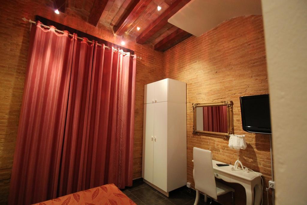 Hostal Orleans Barcelona Bagian luar foto