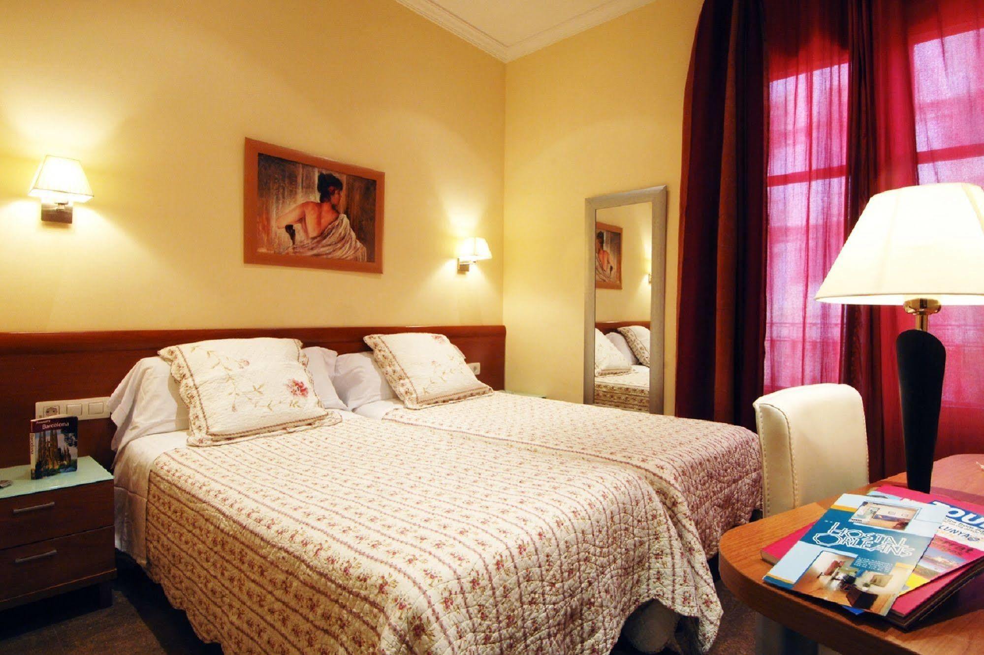 Hostal Orleans Barcelona Bagian luar foto