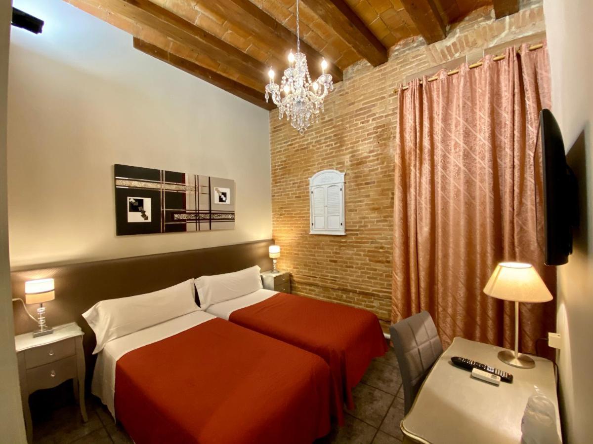 Hostal Orleans Barcelona Bagian luar foto